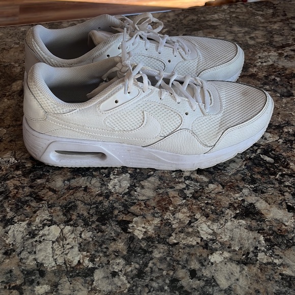 Nike SE - Picture 4 of 5